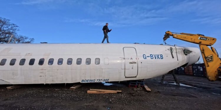 Un britanic vrea să îngroape un Boeing 737 în grădină și să-l transforme într-un buncăr nuclear
