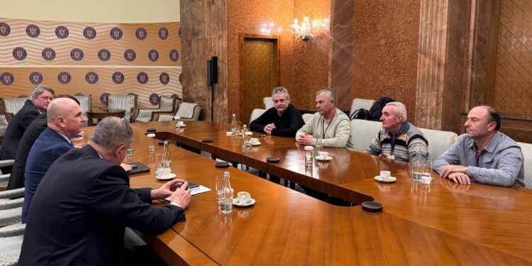 Mii de contracte de muncă expiră la 31 martie. Liderii minerilor, primiți de Bolojan!