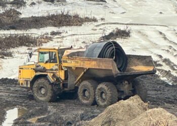 Producția de cărbune, OPRITĂ după ce banda „vitală” a fost SPINTECATĂ. Angajații acuză managementul