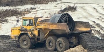 Producția de cărbune, OPRITĂ după ce banda „vitală” a fost SPINTECATĂ. Angajații acuză managementul