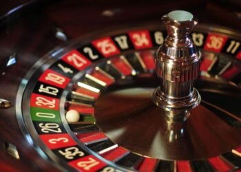 Rusia cochetează cu legalizarea cazinourilor online! Miza: până la 100 de miliarde de ruble pe an la buget