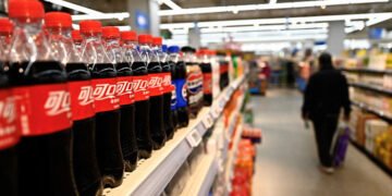 China analizează introducerea unei taxe pe băuturile zaharoase pentru a combate obezitatea