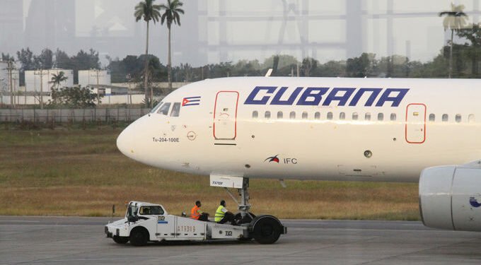 Haos pe aeroporturile din Cuba! Avioane fără combustibil, turiști blocați și zboruri date peste cap