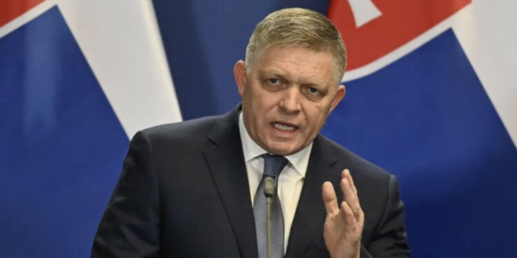 Robert Fico amenință Ucraina: Slovacia ar putea opri exporturile de energie electrică de luni