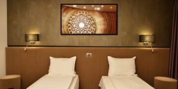 A rezervat hoteluri de lux cu… un cent! Hacker de 20 de ani, prins la Madrid după o „schemă” fără precedent