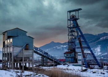 Foști mineri prinși cu 25 de saci de cărbune, iertați de judecători