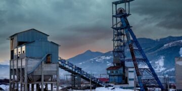 Foști mineri prinși cu 25 de saci de cărbune, iertați de judecători