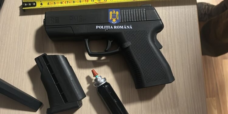 A scos pistolul în bar și a amenințat doi oameni