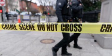 Atac armat devastator într-un liceu din Canada: 10 morți și zeci de răniți în British Columbia