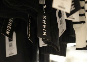 Shein apasă accelerația în Franța: cinci magazine deschise simultan în orașe din provincie, în plină controversă