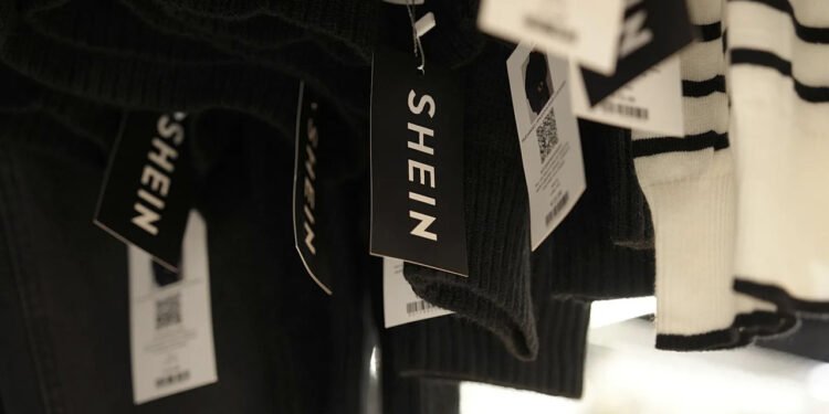 Shein apasă accelerația în Franța: cinci magazine deschise simultan în orașe din provincie, în plină controversă