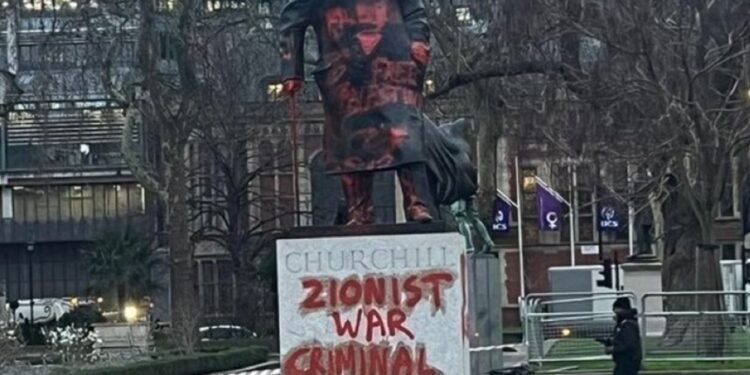 Arestat pentru vandalizarea statuii lui Churchill din Londra
