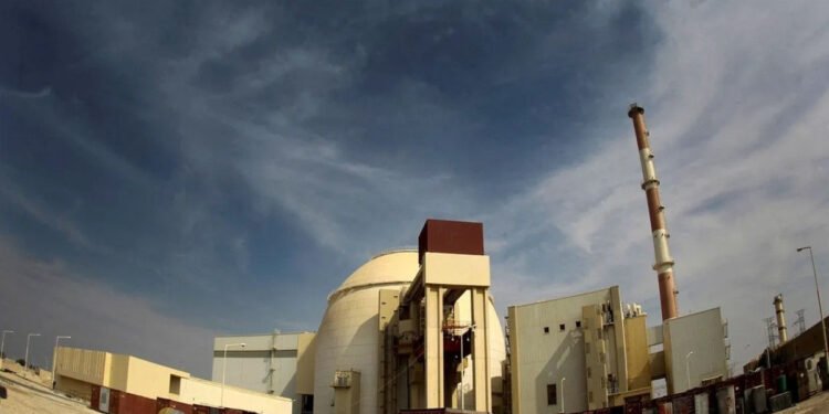 Iranul, gata să suspende îmbogățirea uraniului și să trimită rezerve în Rusia. Negocieri tensionate cu SUA