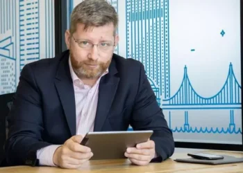 Plătit cu mii de euro pe lună ca să blocheze activitatea CE Oltenia