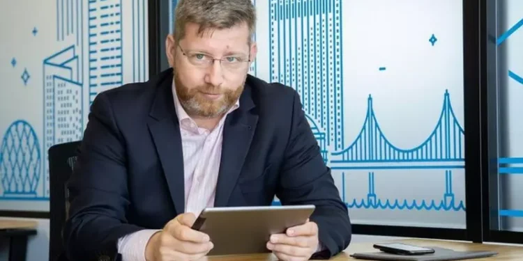 Plătit cu mii de euro pe lună ca să blocheze activitatea CE Oltenia