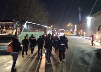 Zeci de autocare cu mineri au pornit spre București