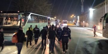 Zeci de autocare cu mineri au pornit spre București