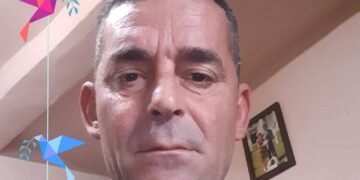 Muncitor strivit de o bandă în mișcare, sub ochii colegilor