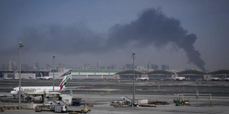 Atac masiv cu rachete și drone: apărarea aeriană a Emiratelor Arabe Unite a interceptat zeci de proiectile iraniene