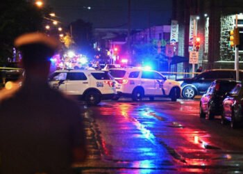 Atac armat în Austin: trei morți și 14 răniți. FBI investighează o posibilă legătură cu terorismul