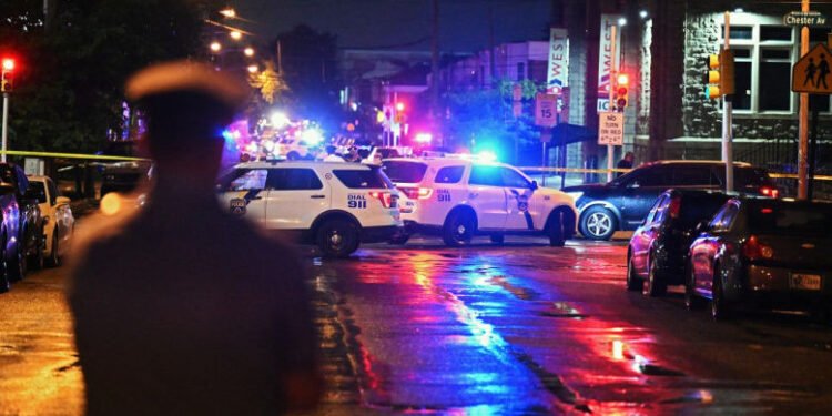 Atac armat în Austin: trei morți și 14 răniți. FBI investighează o posibilă legătură cu terorismul