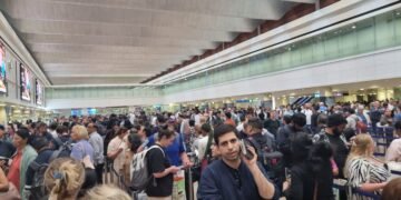 Români blocați în Dubai după atacurile asupra Iranului. Ce soluții au!