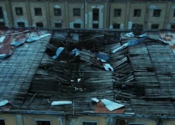 Fabrica din Târgu Jiu care este acum ruină urbană. Ce va fi acolo!