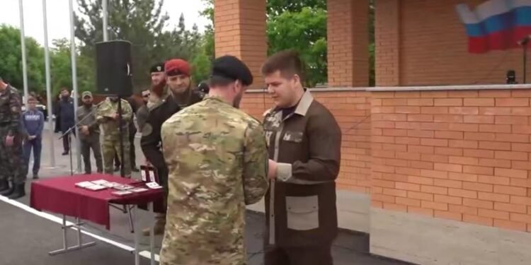 Controverse în Rusia: fiul lui Ramzan Kadîrov, surprins cu însemne de maior la doar 18 ani