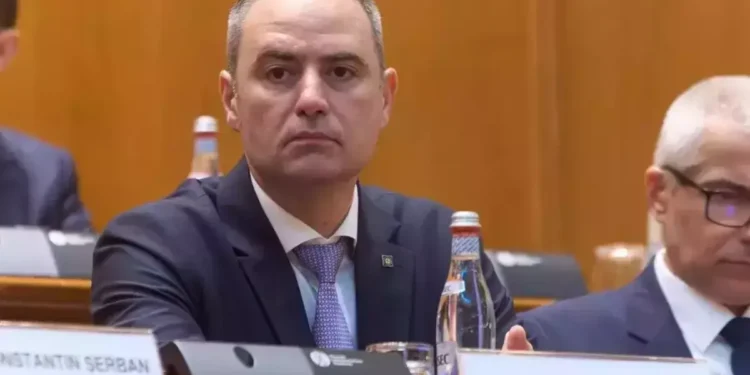 Ministrul care pune taxe și taie salarii a provocat un accident