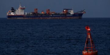 Criză globală la orizont: de ce poate Iranul să închidă atât de ușor Strâmtoarea Hormuz