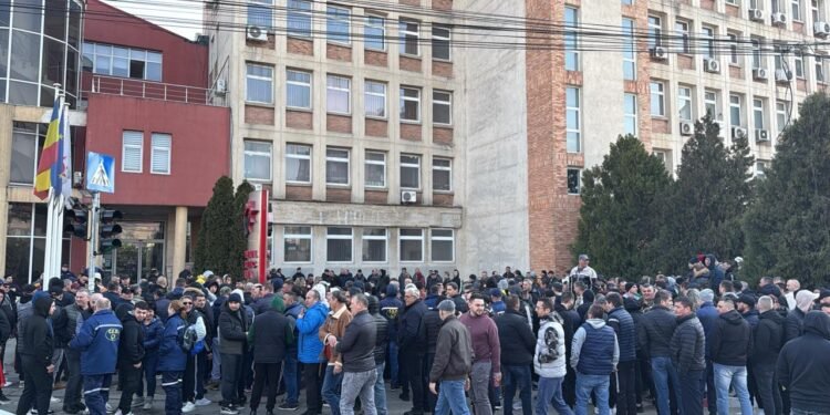A treia zi de proteste la CE Oltenia: oameni disperați că rămân fără locuri de muncă înainte de Paște