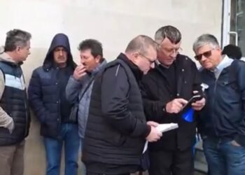 Protest la sediul CE Oltenia, pentru adeverințe de pensionare. Ce li s-a promis!