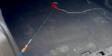 Fată de 17 ani, băgată de iubit în portbagajul mașinii