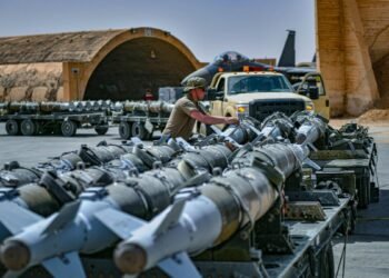 Stocurile de muniție ale SUA se subțiază rapid. Trump convoacă giganții industriei de apărare la Casa Albă, după atacurile asupra Iranului