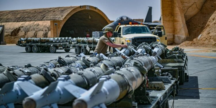 Stocurile de muniție ale SUA se subțiază rapid. Trump convoacă giganții industriei de apărare la Casa Albă, după atacurile asupra Iranului