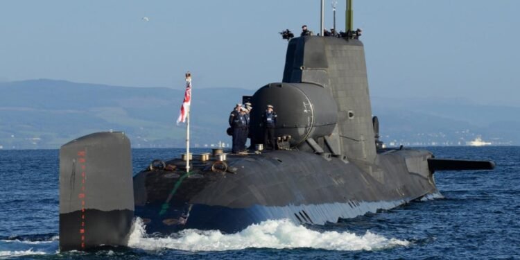 Submarinul nuclear „HMS Anson” ar putea fi trimis în apropierea strâmtorii Ormuz