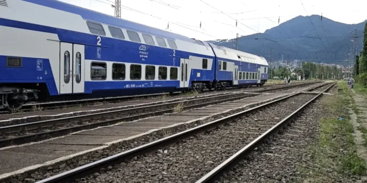 Elev cu căști în urechi, lovit de tren. Era sportiv!