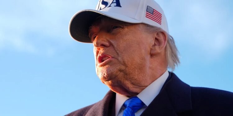 Donald Trump atacă dur presa americană: amenințări cu retragerea licențelor TV pe fondul războiului din Iran