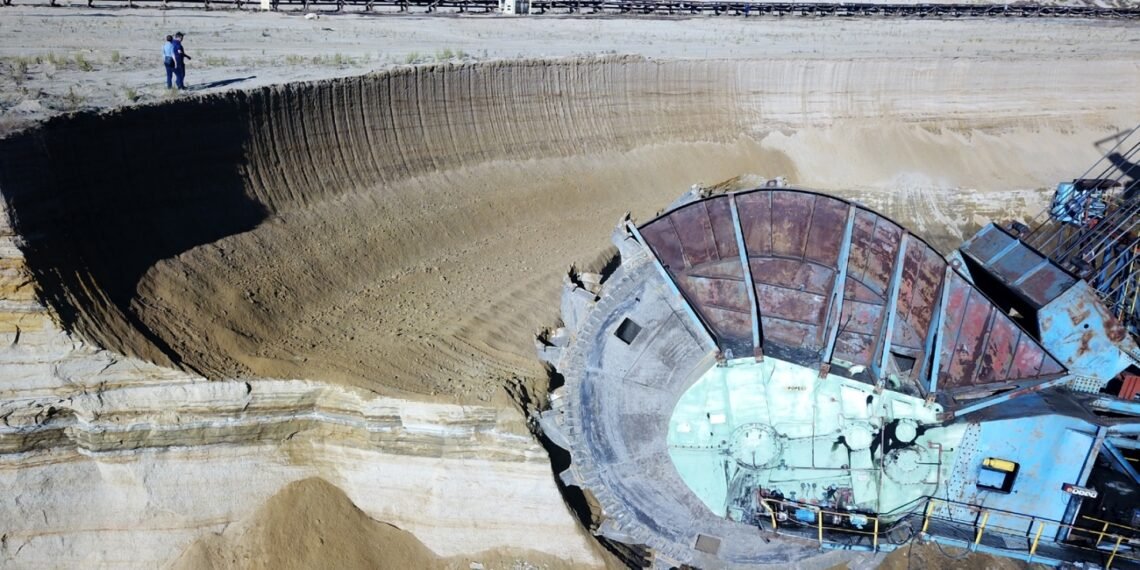 Câți bani pierd angajații CEO dacă scad salariile compensatorii: miza negocierilor care le poate reduce veniturile cu zeci de mii de lei