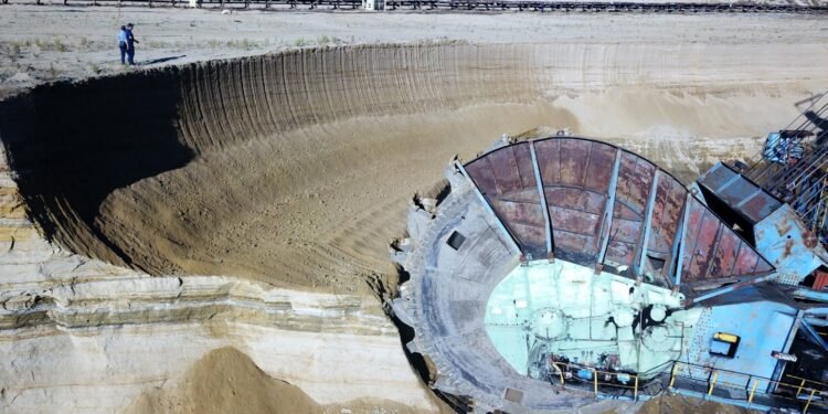 Câți bani pierd angajații CEO dacă scad salariile compensatorii: miza negocierilor care le poate reduce veniturile cu zeci de mii de lei