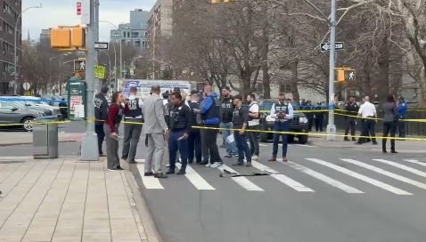 Tragedie în Brooklyn: o fetiță de 7 luni, ucisă de un glonț rătăcit într-un schimb de focuri între bande