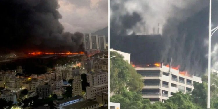 Zeci de mașini electrice au luat foc într-un garaj industrial