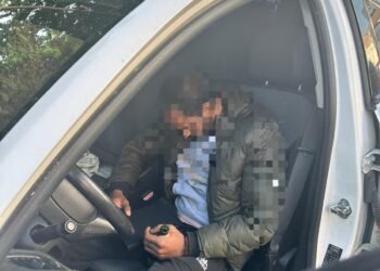 Scene incredibile la Târgu-Jiu! Hoț prins dormind în mașina pe care voia să o spargă