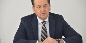 Medicul care și-a ținut tatăl doi ani în spital și-a pierdut locul de muncă