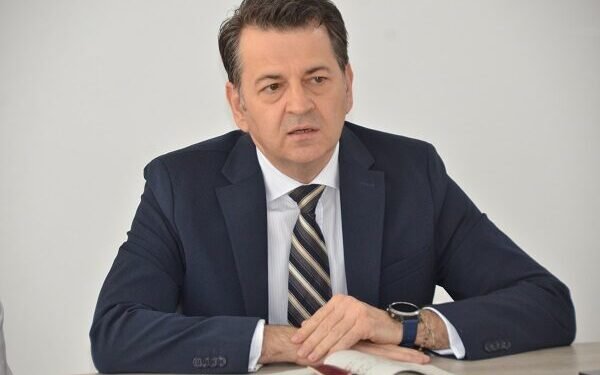 Medicul care și-a ținut tatăl doi ani în spital și-a pierdut locul de muncă