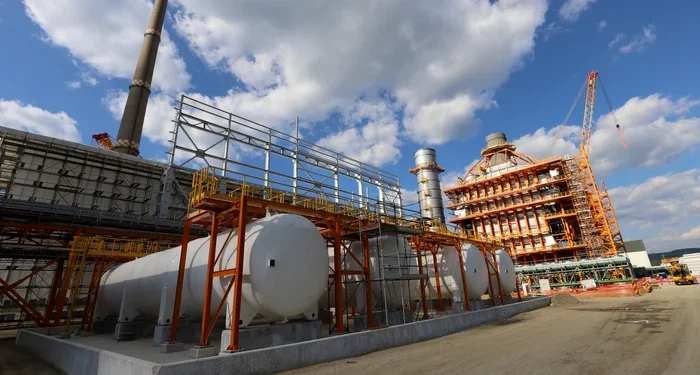 O mie de oameni muncesc pe șantierul de la Mintia. Termocentrala, gata în trei ani!