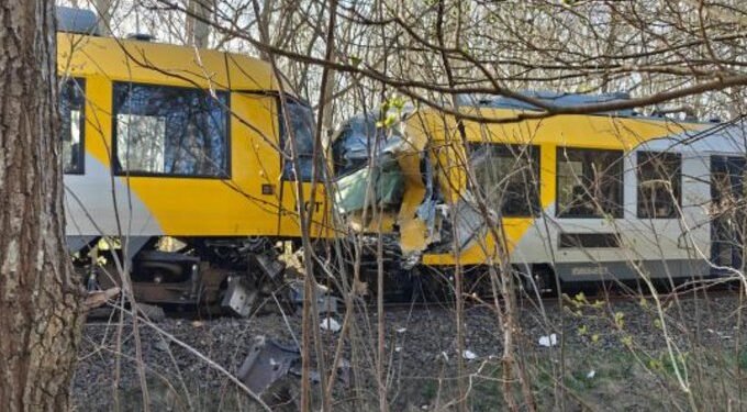 Două trenuri locale s-au ciocnit frontal în Danemarca