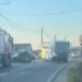 Moment de panică pe DN 67! Un Audi a intrat pe contrasens și s-a izbit de un autobuz