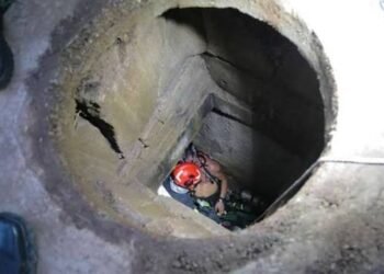 Un bărbat nevăzător a căzut într-o gură de canal neacoperită. „Îl auzeam țipând și nu puteam să-l scot”