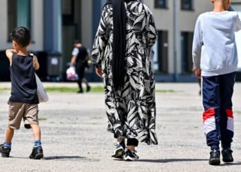 Marea Britanie a pus taxă de azil migranților
